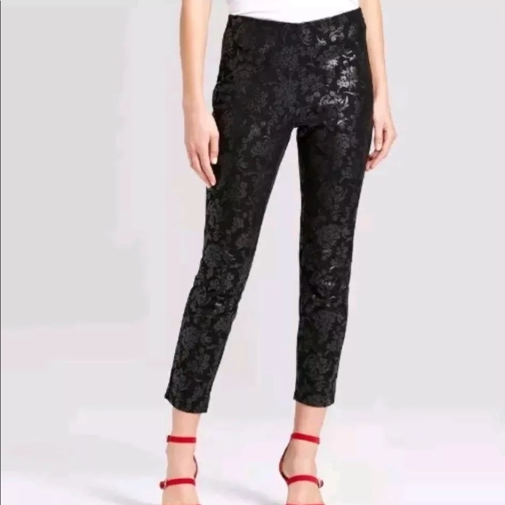 NWOT Chic floral dress pants